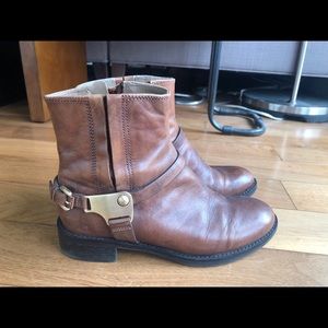 Ecco brown leather bootie